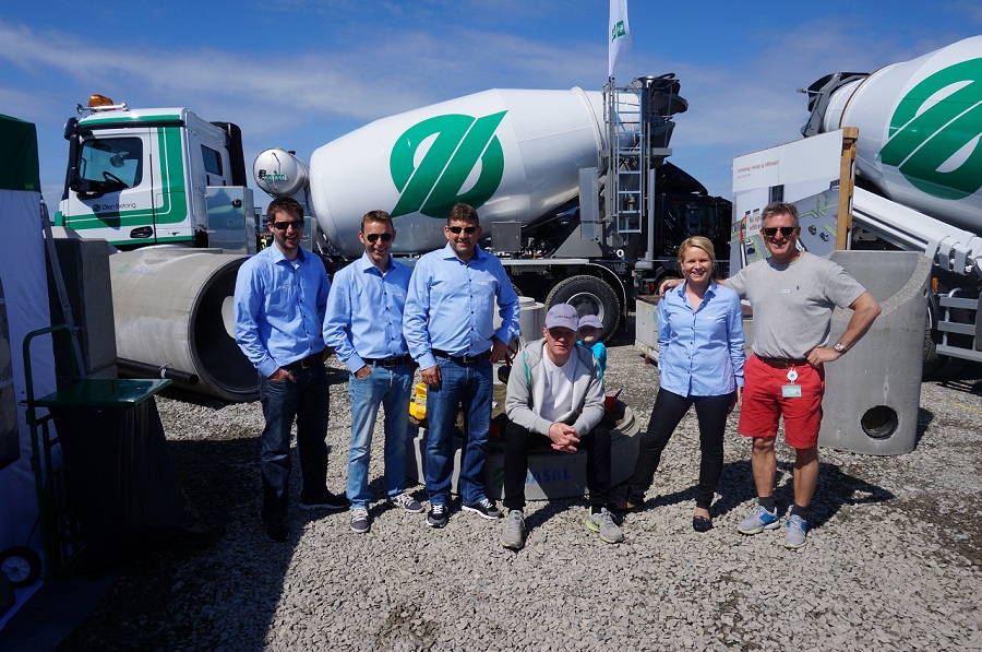 Ølen Betongs representanter på anleggsmessen. Fra venstre: Stian Berge, Jostein Knutsen, Knut Magne Østenstad, Gudmund Thomassen, Turid Berge-Olsen og Roar Vigre