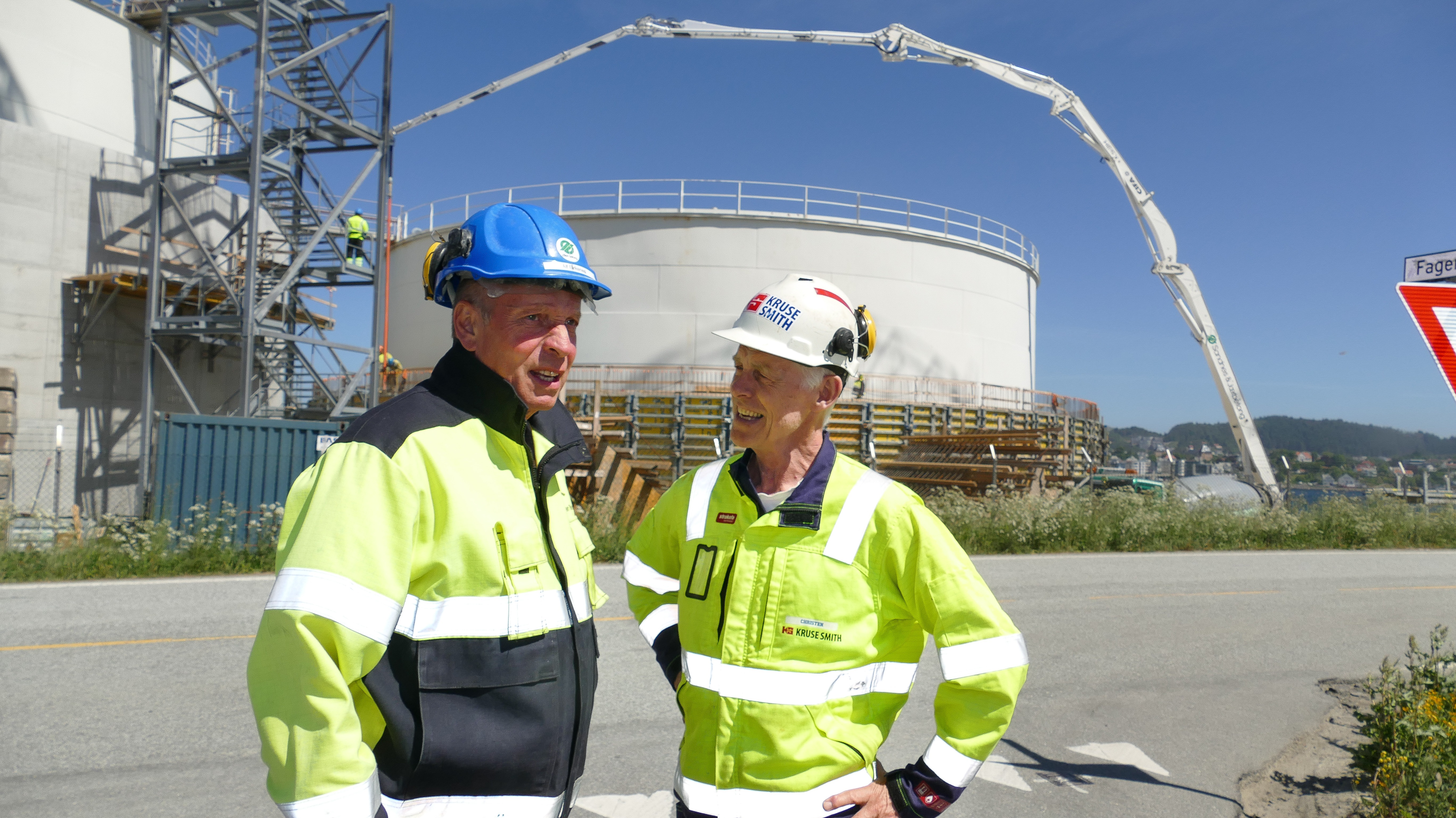 sikret-tankanlegg-med-53-meters-storpumpe-len-betong