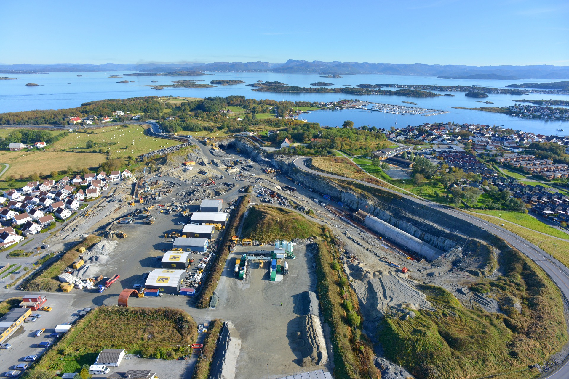 Flyfoto av anleggsområdet på Hundvåg hvor Ryfylketunnelen bygges